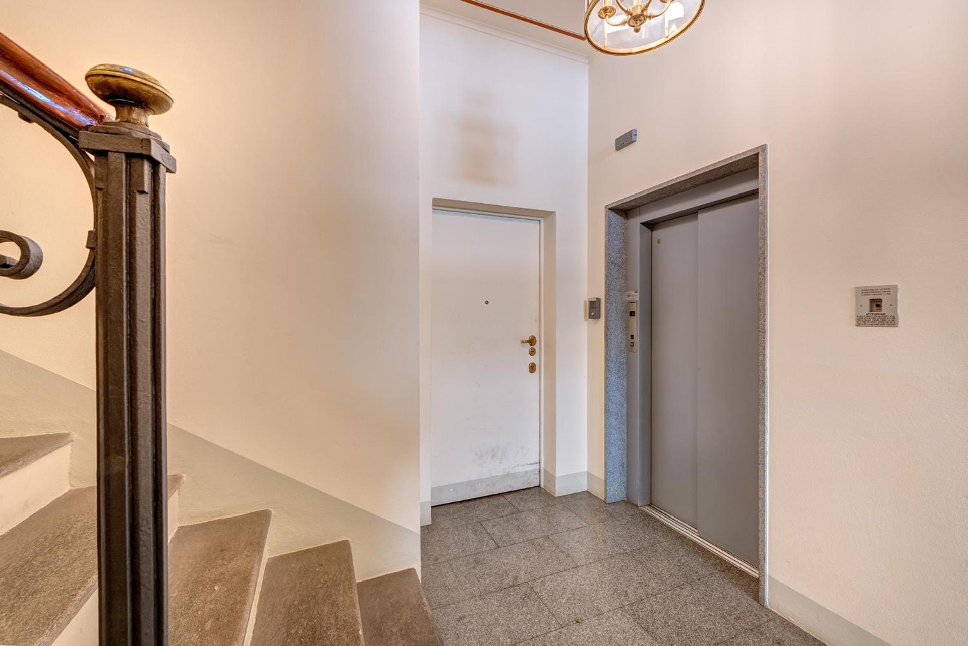 Duomo-porta Torre Penthouse With Private Terrace Appartement